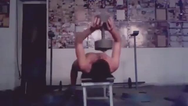 Пулловер с гантелей вес 20 кг смотреть онлайн