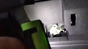 Тигуан ,открытие замка багажника изнутри ,при поломке кнопки