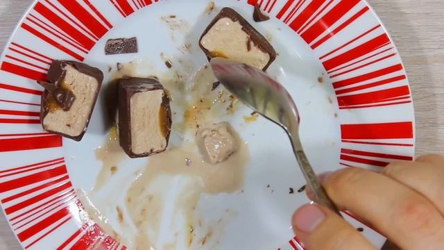 Пробую 11 Видов МОРОЖЕНОГО. Кит Кат, Сникерс, Твикс, Баунти, Орео, Марс и др смотреть онлайн