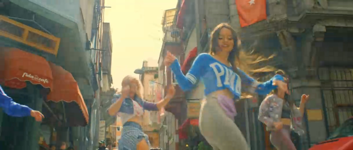 ARTIK & ASTI - Зачем я тебе! (Official Video)