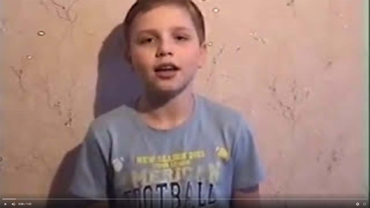 Мальчик с выражением рассказывает стих смотреть онлайн