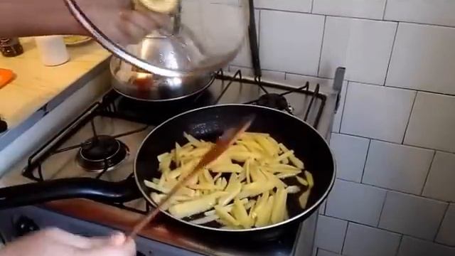 Что приготовить на ЗАВТРАК быстро и вкусно ? Как приготовить ОМЛЕТ с колбасой и картошкой за 15 мин смотреть онлайн