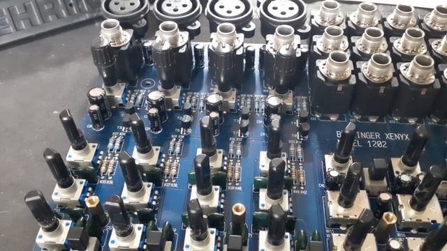 Mesa de som beringer xenyx 1202 limpeza geral. смотреть онлайн