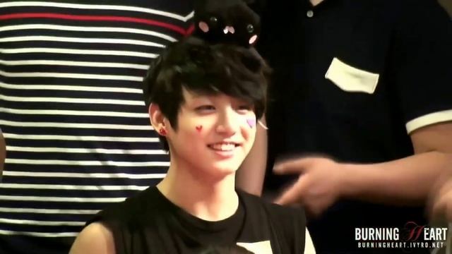 luckiest camera girl ? ,who always git the eyes of jungkook..??? смотреть онлайн