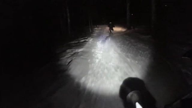 Ночная катка по Академу. Тестируем Honda XR 250 и мою новую камеру YI 4K смотреть онлайн