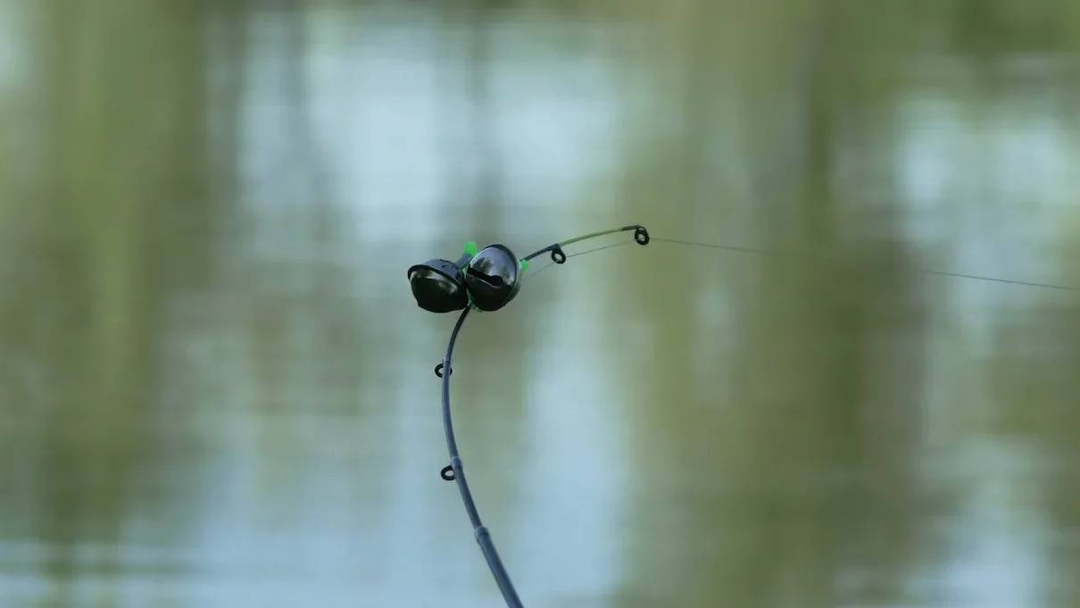 Наконец то Лещ Пошёл. Рыбалка. Ловля леща и карася на фидер и донки смотреть онлайн