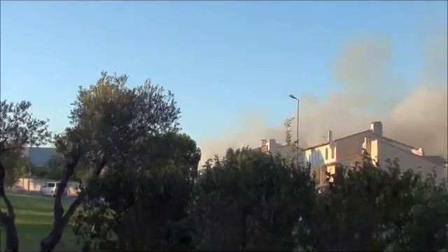 Vitrolles en feu ! смотреть онлайн