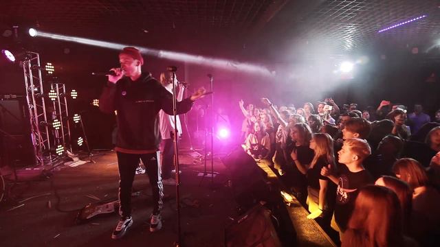 Папин Олимпос (+ КОСМОНАВТОВ НЕТ) - Сиреневая вода (Live) смотреть онлайн