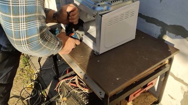 Распил микроволновки пополам - разрезали болгаркой микроволновую печь смотреть онлайн