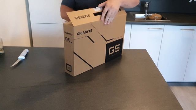 Gigabyte G5 KC Unboxing смотреть онлайн