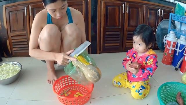 Mom of Sam - mother and baby cooking смотреть онлайн