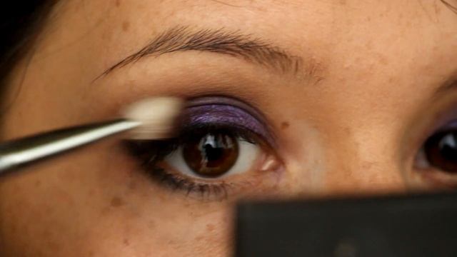 Макияж с тенями MAC (electric cool eye shadow) оттенок Highly Charged смотреть онлайн