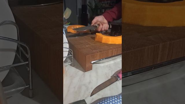 Сербский нож Завьялова К340 и Златонож Сантоку + Юнга в Элмакс по работе с тыквой и Ax Wild шеф смотреть онлайн