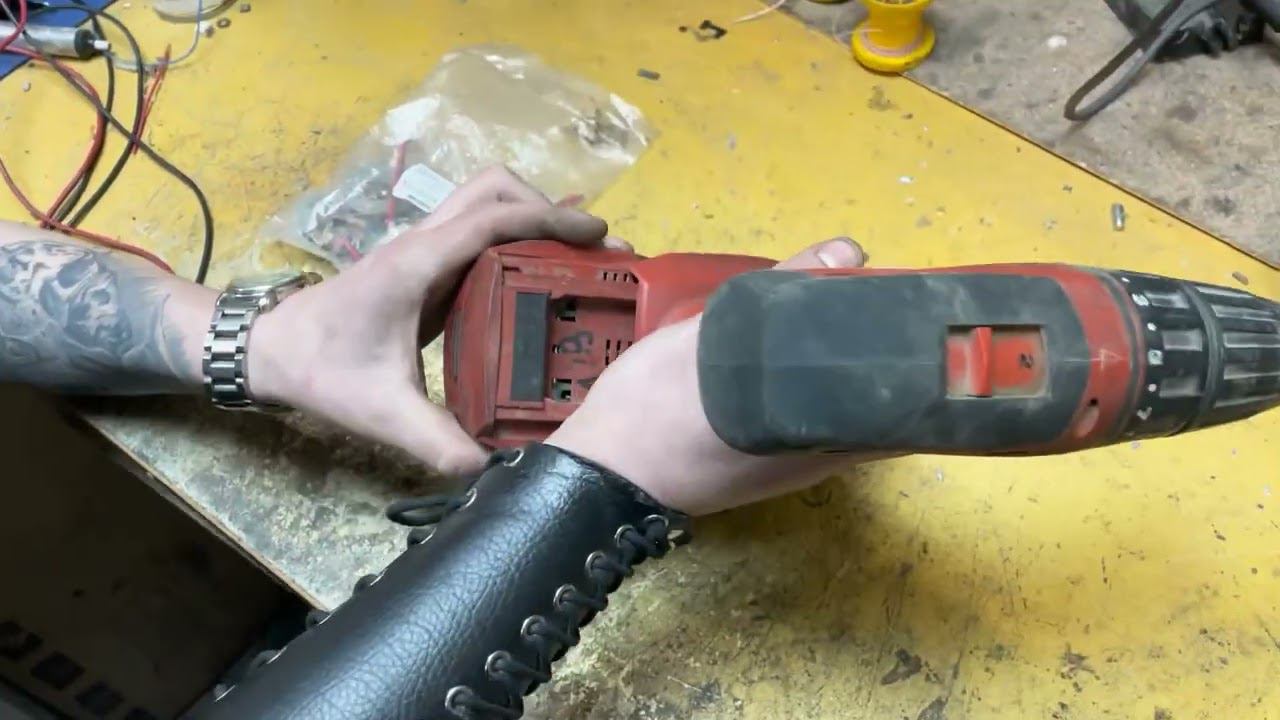 Замена щёток на шуруповёрте | Замена щёточного блока | Ремонт шуруповёрта Hilti в СПб смотреть онлайн