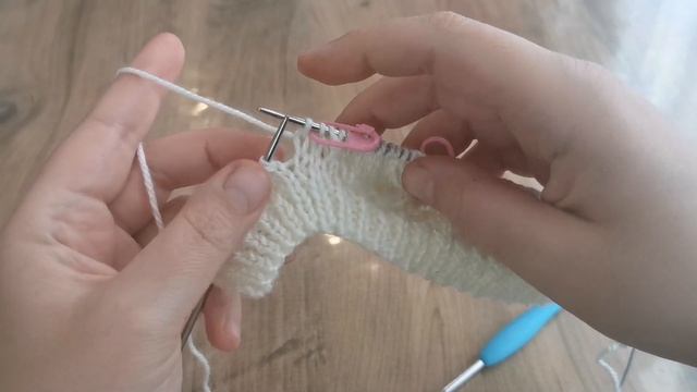 Вяжем кофточку для новорождённого от 0 до 3 месяцев спицами. Для начинающих. смотреть онлайн