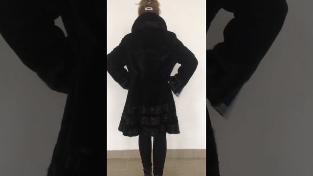 Шуба мутон 11500 ₽, капюшон отд.норка р.46-48 /10724/ смотреть онлайн