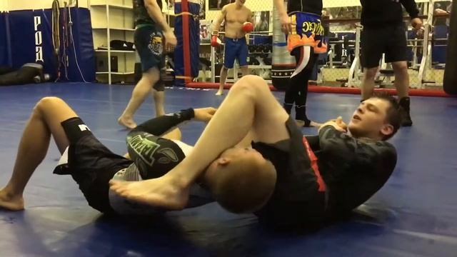Утренняя тренировка по грэпплингу в клубе РОДЪ! смотреть онлайн