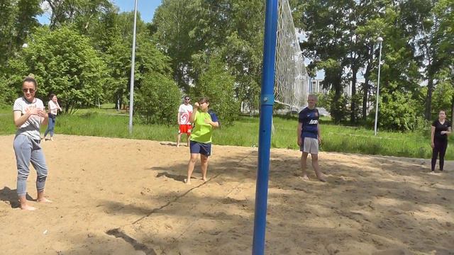 10.06.2017 Глухие играют в волейбол в парке 06723 смотреть онлайн
