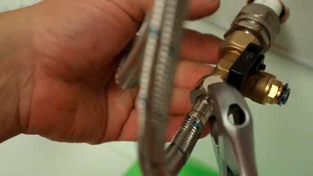 Установка фильтра Аквафор Кристалл