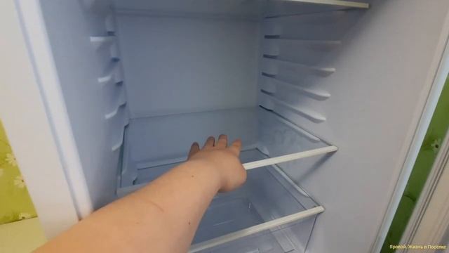 Доставили нам Новый Холодильник. Распаковка и обзор. Бирюса 120. Кушаем Булочки с Молочком! смотреть онлайн