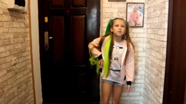 Смешная История / Мисс Вету не понимают взрослые / Она покрасила Волосы смотреть онлайн