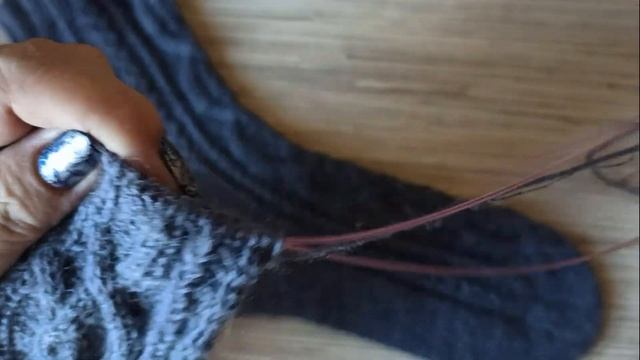 НЕСКУЧНЫЕ НОСКИ. №1 Обычные носки с аранами смотреть онлайн