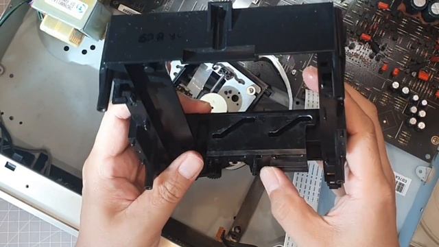 CD 트레이가 안 열린다면? 고무벨트 교체로 대부분 해결됩니다만 안해보면 그것도 못하죠. 인켈 CD-7CA смотреть онлайн