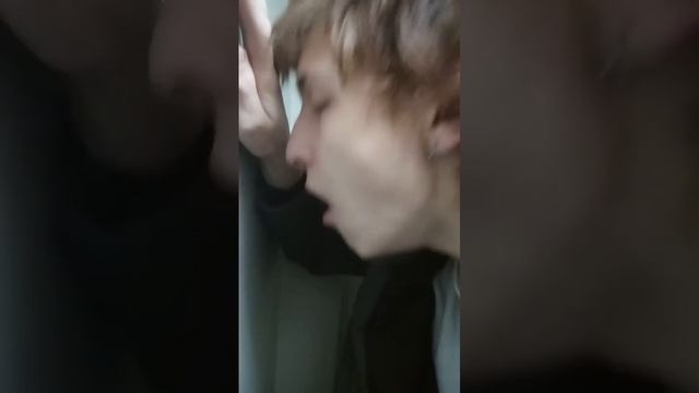 Ржач!!!Ванёк блюёт в лифте Мы с Максоном угараем смотреть онлайн