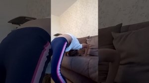 Обучалка Как вставать на руки.