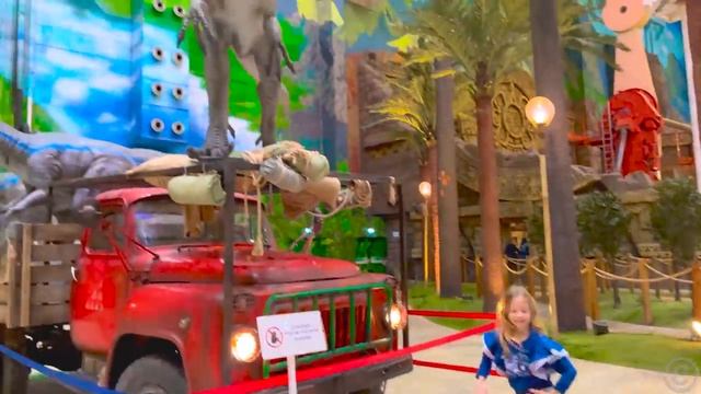 Настя и друзья в парке аттракционов. Веселое видео для детей смотреть онлайн