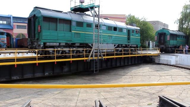 ФАНТОМ ТЕПЛОВОЗ 2ТЭ116 НА ПОВОРОТНОМ КРУГУ. LOCOMOTIVE. DIESEL TRAIN. смотреть онлайн