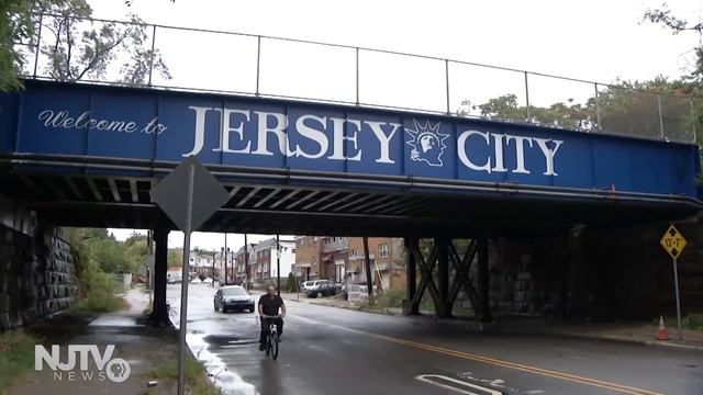 Jersey City partners with ride-sharing app to provide on-demand bus service смотреть онлайн