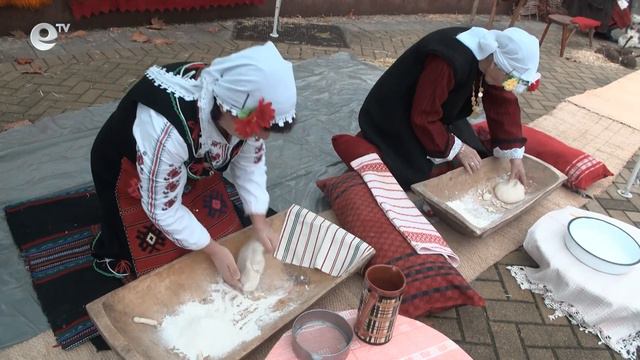 14-метрова коледна трапеза подредиха в Димитровград смотреть онлайн