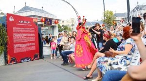 Представление китайского театра в рамках ярмарки "Дитань" (北京地坛) в Москве