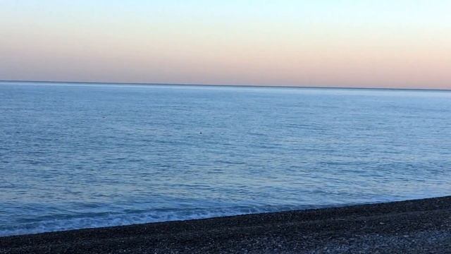 Море остывает. Погода в Лазаревском 26 ноября t + 8°C, вода t +14,8°С. SOCHI RUSSIA смотреть онлайн