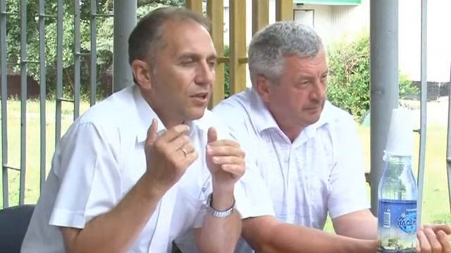 В Западном микрорайоне мэр Кузнецка Сергей Златогорский встретился с жителями. Июнь 2012 год. смотреть онлайн