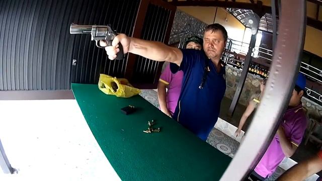 Покоряем тир в Сафари парке в Тайланде . Паттайя смотреть онлайн