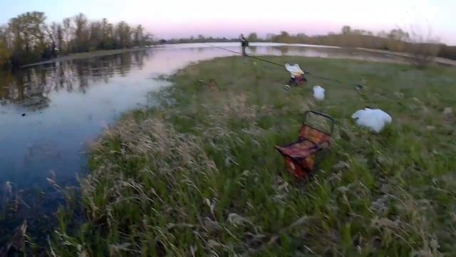 Ловля карася на поплавочную удочки на мелководье смотреть онлайн