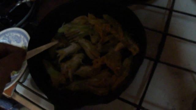 ЖАРЕНЫЕ ЦВЕТЫ КАБАЧКОВ! FRIED ZUCCHINI FLOWERS! смотреть онлайн