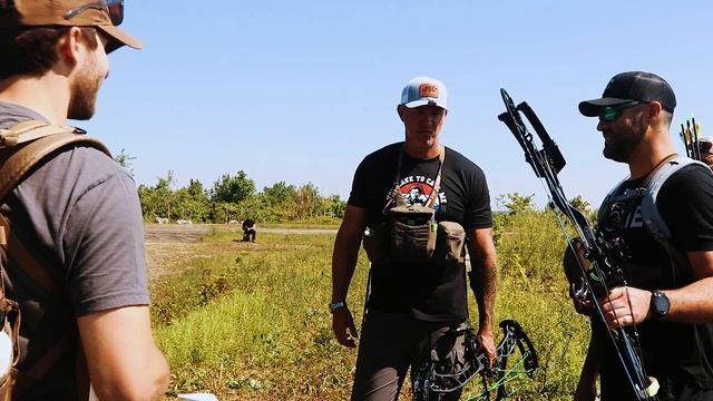 Hunt Moxie Takes on John Dudley at the Total Archery Challenge смотреть онлайн