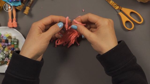 DIY Легкие поделки из пряжи с детьми  Шапочки для кукол Enchantimals своими руками.
