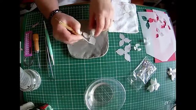 Как сделать пуансеттию из бумаги для скрапа смотреть онлайн