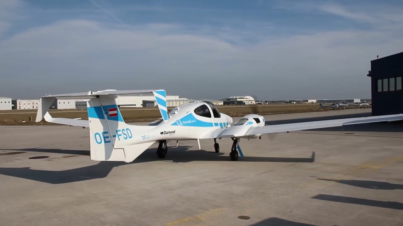 Новый автопилот впервые посадил самолёт в полностью автономном режиме смотреть онлайн