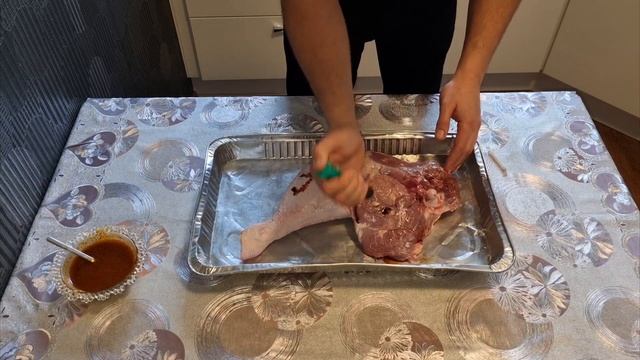 ГОЛЕНЬ ИНДЕЙКИ В ДУХОВКЕ К ПРАЗДНИЧНОМУ СТОЛУ ! НА НОВЫЙ ГОД ! смотреть онлайн