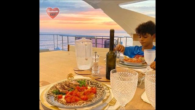 Cristiano Ronaldo Junior • Very Rare Cute Moments (Family, Friends & Love) ❤️💋 смотреть онлайн