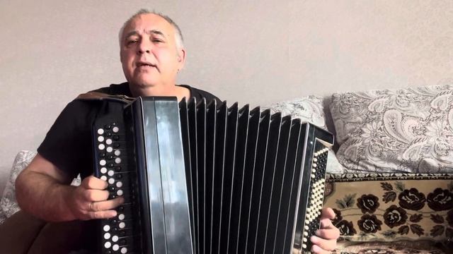 Прошел год самостоятельного обучения игре на баяне. Домик окнами в сад. А. Поперечный А. Морозов . смотреть онлайн