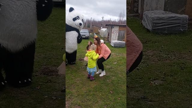 Пригласили панду на день рождения☺Дети довольны смотреть онлайн
