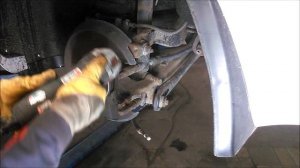 ЗАМЕНА ЗАДНИХ ТОРМОЗНЫХ ДИСКОВ И КОЛОДОК / AUDI A4 / 2005