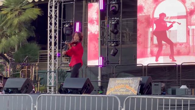 14-Year-Old Violinist Plays 