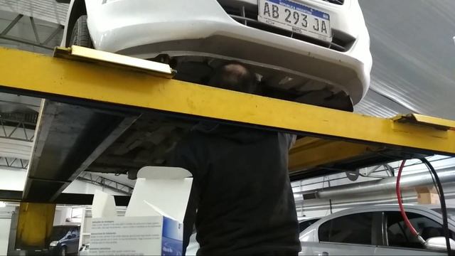 Chevrolet Spin 1.8 Oíl Change / Cambio de Aceite смотреть онлайн
